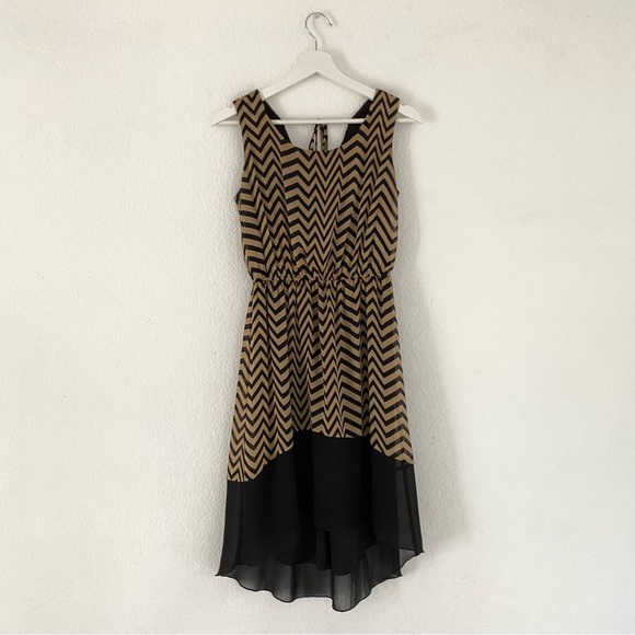 Enfocus Studio Dresses & Skirts - EUC Enfocus Studio casual tan and black zigzag or herringbone pattern dress